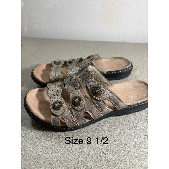 Clark's Leisa Pewter Sandals US 9.5 M Unique Button Detail On Straps - Picture 1 of 7